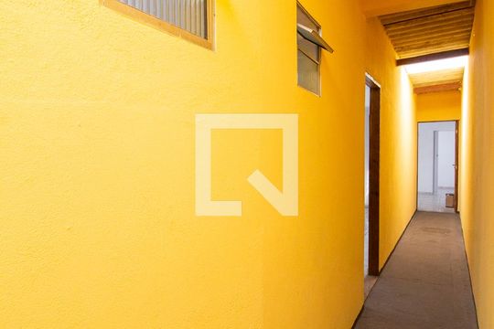 Corredor Externo de casa para alugar com 1 quarto, 32m² em Jardim Presidente Dutra, Guarulhos