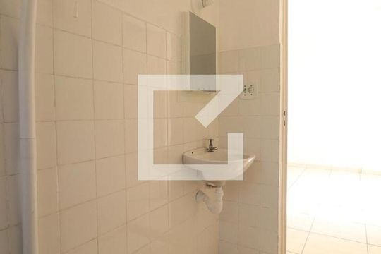 Banheiro de apartamento para alugar com 2 quartos, 56m² em Mutondo, São Gonçalo