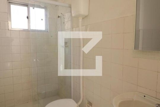 Banheiro de apartamento para alugar com 2 quartos, 56m² em Mutondo, São Gonçalo