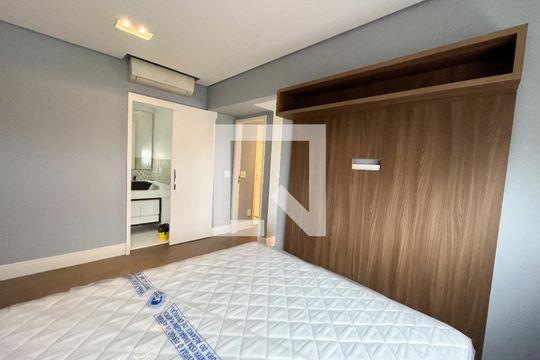 Suite de apartamento para alugar com 2 quartos, 80m² em Vila Alexandria, São Paulo