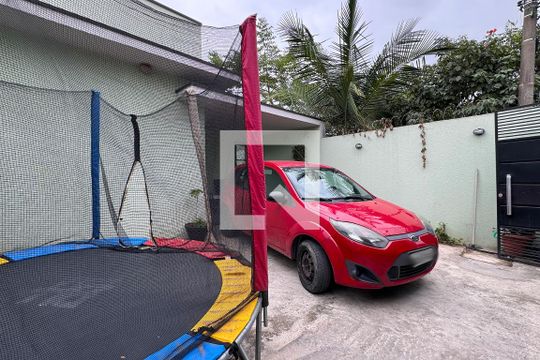 Garagem de casa à venda com 3 quartos, 120m² em Jardim Iracema/aldeia, Barueri