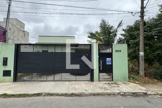 Fachada de casa à venda com 3 quartos, 120m² em Jardim Iracema/aldeia, Barueri
