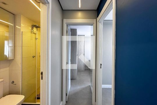 Corredor Quartos de apartamento à venda com 2 quartos, 38m² em Santo Amaro, São Paulo
