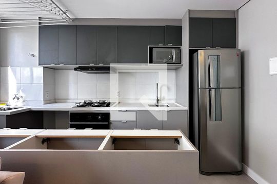 Cozinha de apartamento à venda com 2 quartos, 38m² em Santo Amaro, São Paulo