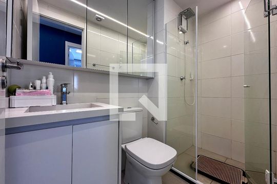 Banheiro de apartamento à venda com 2 quartos, 38m² em Santo Amaro, São Paulo