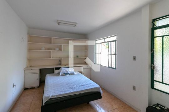 Quarto de Serviço de casa à venda com 4 quartos, 435m² em Santo Antônio, Belo Horizonte