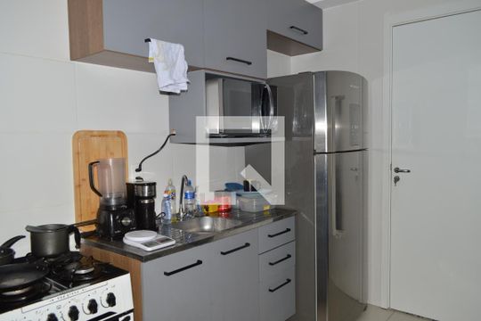 Cozinha e Área de Serviço de apartamento à venda com 2 quartos, 42m² em Cambuci, São Paulo