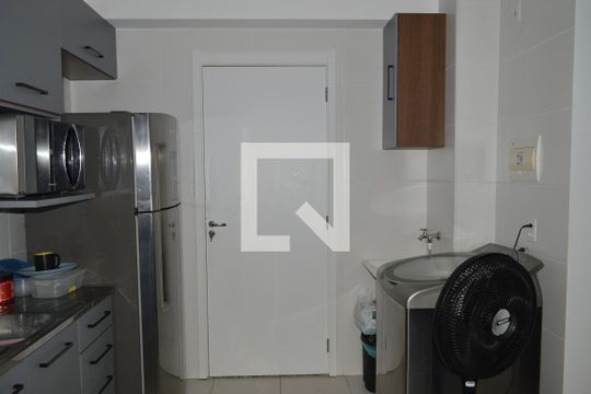 Cozinha e Área de Serviço de apartamento à venda com 2 quartos, 42m² em Cambuci, São Paulo