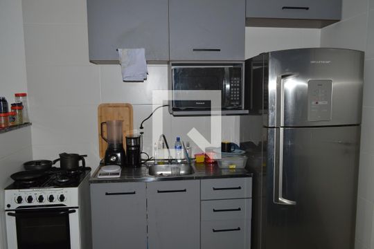 Cozinha e Área de Serviço de apartamento à venda com 2 quartos, 42m² em Cambuci, São Paulo