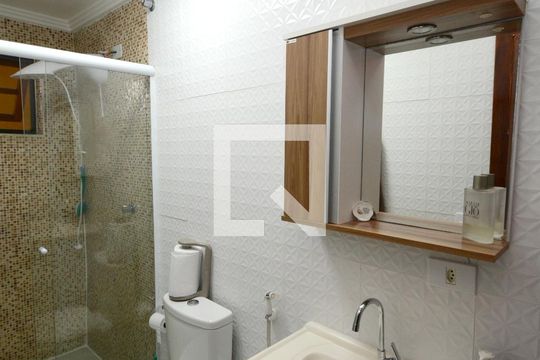 Banheiro da Suíte de casa de condomínio à venda com 4 quartos, 130m² em Jardim Ubirajara, São Paulo