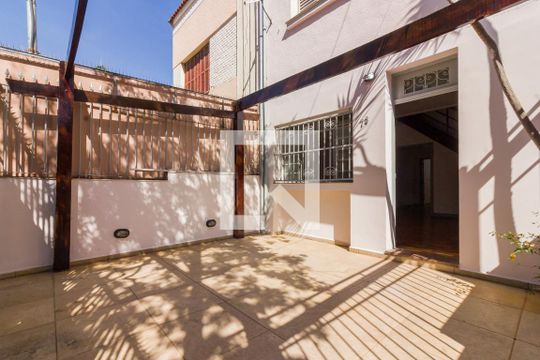 Garagem de casa para alugar com 4 quartos, 185m² em Pinheiros, São Paulo