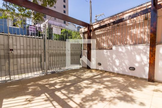 Garagem de casa para alugar com 4 quartos, 185m² em Pinheiros, São Paulo