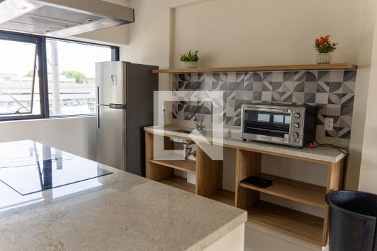 Área comum de kitnet/studio para alugar com 1 quarto, 24m² em Bonfim, Osasco
