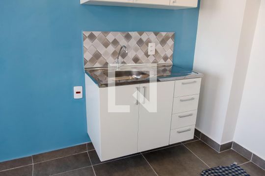 Cozinha de kitnet/studio para alugar com 1 quarto, 24m² em Bonfim, Osasco