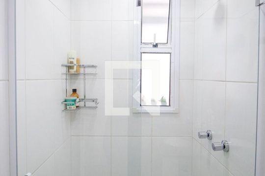 Banheiro de apartamento à venda com 3 quartos, 64m² em Vila Praia, São Paulo