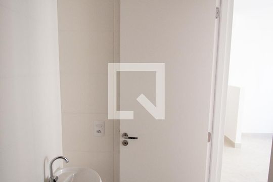 Banheiro de apartamento para alugar com 2 quartos, 33m² em Itaquera, São Paulo