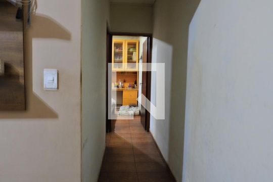Corredor de casa à venda com 3 quartos, 240m² em Jardim Vera Cruz, São Paulo