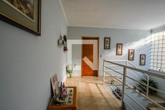 Escada de casa à venda com 3 quartos, 312m² em Parque São Vicente, Mauá