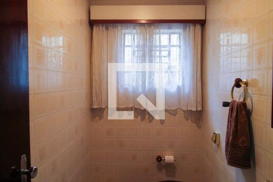 Lavabo de casa à venda com 4 quartos, 212m² em Vila Canero, São Paulo