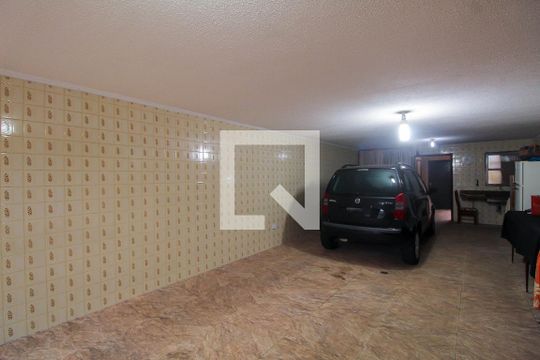Garagem de casa à venda com 4 quartos, 212m² em Vila Canero, São Paulo