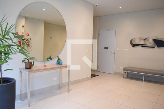 Hall de entrada de apartamento para alugar com 1 quarto, 45m² em Capão Raso, Curitiba