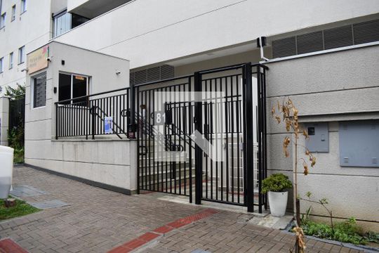 Fachada do condomínio de apartamento para alugar com 1 quarto, 45m² em Capão Raso, Curitiba