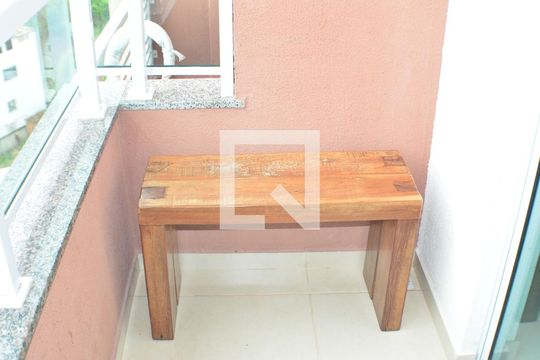 Sala com varanda de apartamento para alugar com 2 quartos, 55m² em Itapuã, Salvador