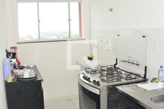 Cozinha com área de serviços de apartamento para alugar com 2 quartos, 55m² em Itapuã, Salvador