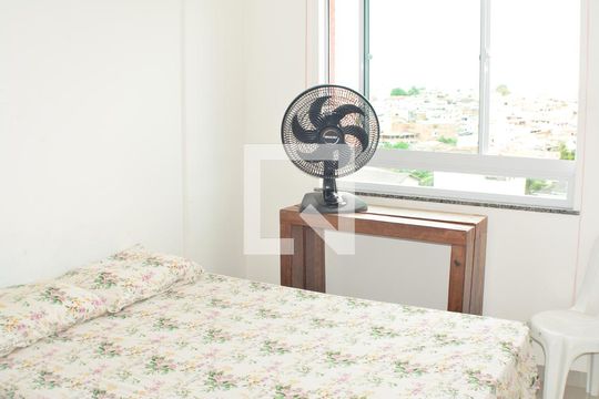Quarto 2 com banheiro de apartamento para alugar com 2 quartos, 55m² em Itapuã, Salvador