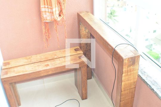 Sala com varanda de apartamento para alugar com 2 quartos, 55m² em Itapuã, Salvador