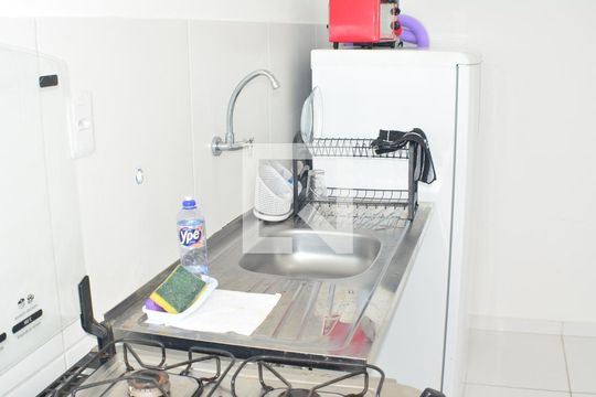 Cozinha com área de serviços de apartamento para alugar com 2 quartos, 55m² em Itapuã, Salvador