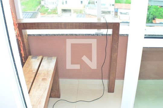Sala com varanda de apartamento para alugar com 2 quartos, 55m² em Itapuã, Salvador