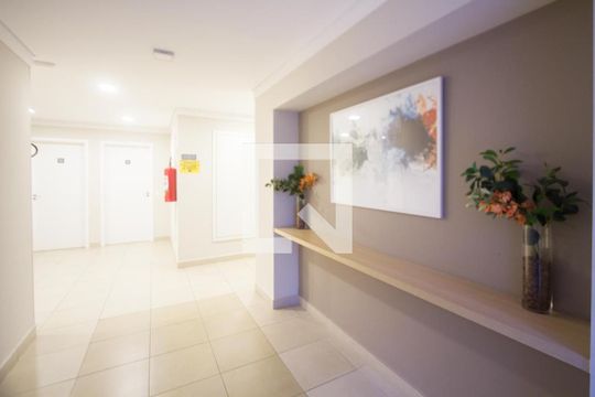 Hall de apartamento para alugar com 2 quartos, 42m² em Jardim Germânia, São Paulo