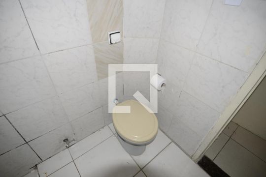 Banheiro de kitnet/studio para alugar com 1 quarto, 25m² em Liberdade, São Paulo