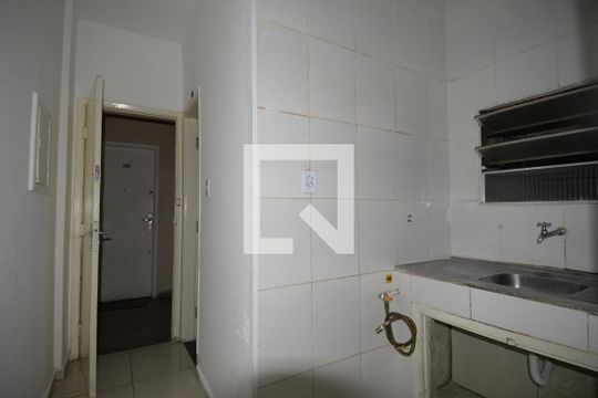 Cozinha de kitnet/studio para alugar com 1 quarto, 25m² em Liberdade, São Paulo