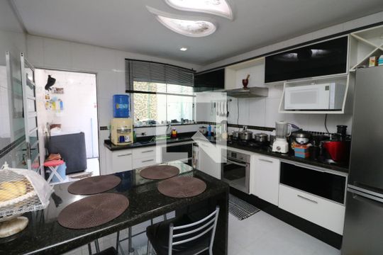Cozinha  de casa à venda com 3 quartos, 140m² em Chácara Mafalda, São Paulo
