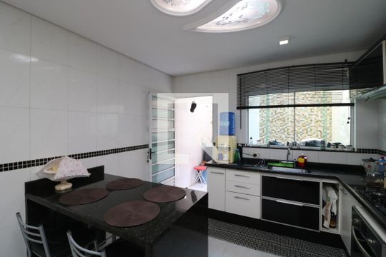 Cozinha  de casa à venda com 3 quartos, 140m² em Chácara Mafalda, São Paulo