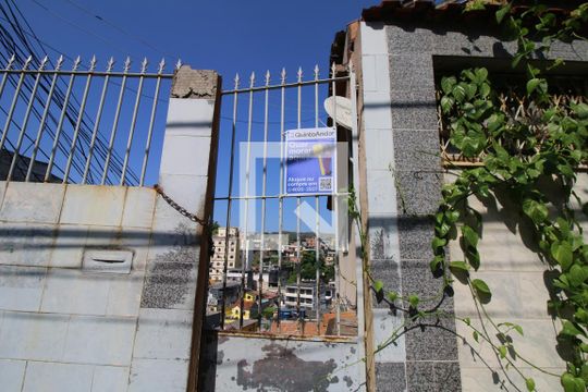 Placa de apartamento para alugar com 2 quartos, 69m² em Brás de Pina, Rio de Janeiro
