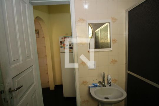 Banheiro de apartamento para alugar com 2 quartos, 69m² em Brás de Pina, Rio de Janeiro