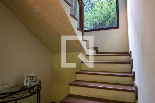 Escadas de casa à venda com 4 quartos, 610m² em Vargem Grande, Rio de Janeiro