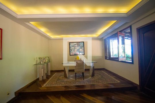Sala de casa à venda com 4 quartos, 610m² em Vargem Grande, Rio de Janeiro