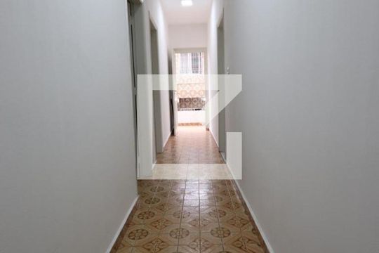Corredor de apartamento para alugar com 1 quarto, 80m² em Jardim Guairaca, São Paulo