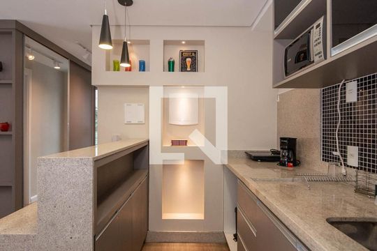 Cozinha de apartamento para alugar com 1 quarto, 40m² em Brooklin, São Paulo