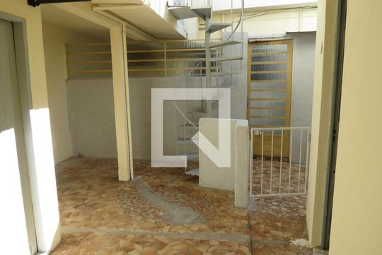 Entrada/Quintal de casa para alugar com 1 quarto, 38m² em Parque Itaberaba, São Paulo