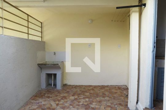 Quintal/Lavanderia de casa para alugar com 2 quartos, 55m² em Parque Itaberaba, São Paulo