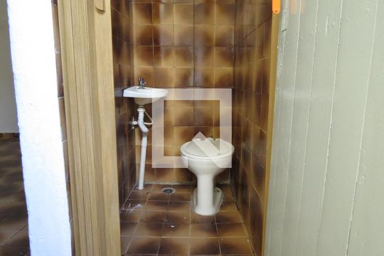 Banheiro de casa para alugar com 1 quarto, 30m² em Parque Itaberaba, São Paulo