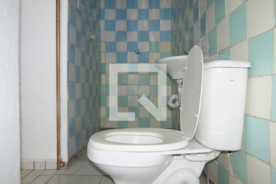 Banheiro Social 1 de casa para alugar com 1 quarto, 75m² em Parque Itaberaba, São Paulo