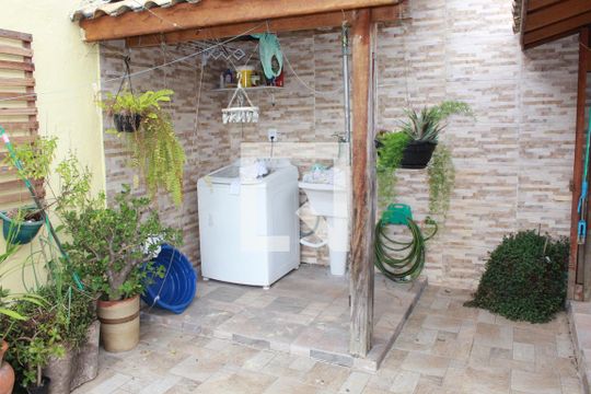 Lavanderia de casa para alugar com 2 quartos, 120m² em Jardim do Engenho, Cotia