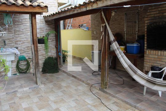 Quintal de casa para alugar com 2 quartos, 120m² em Jardim do Engenho, Cotia
