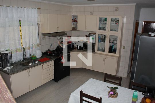 Cozinha de casa para alugar com 2 quartos, 120m² em Jardim do Engenho, Cotia